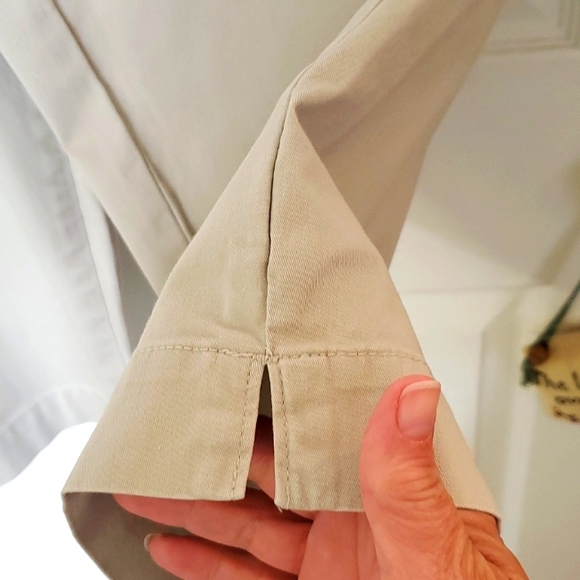 Lee just below the waist Capris - Picture 4 of 9